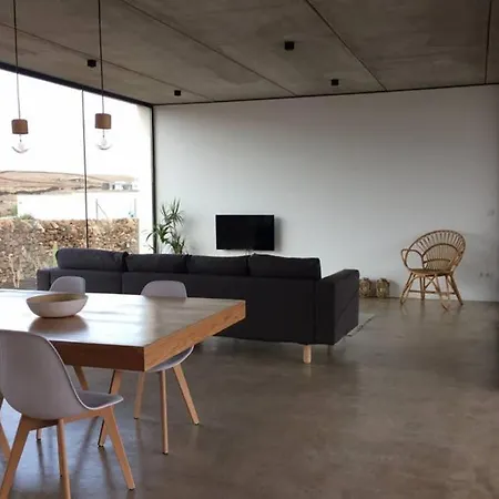 Minimalist House With Volcano View & Heated Pool Holiday home *